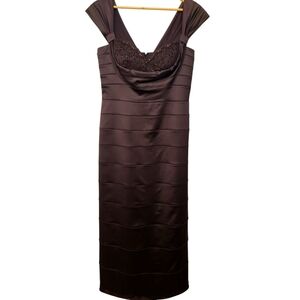 Tadashi Shoji $418 MSRP Beaded Satin Sheath Gown Size 10 ✨️